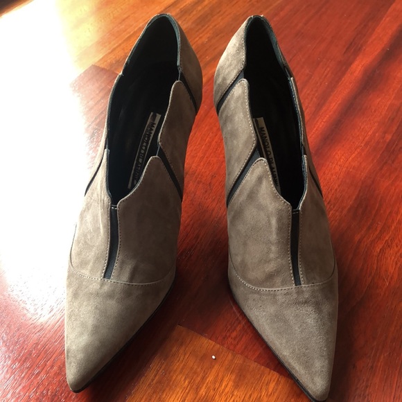 Like new Manolo Blahnik suede booties - Picture 3 of 9